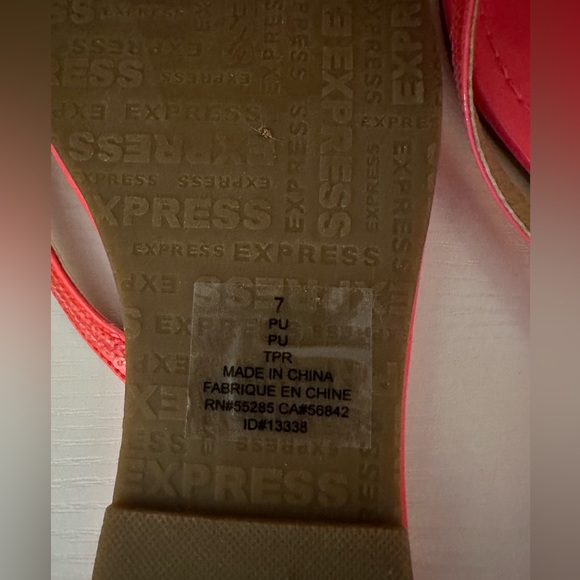 EXPRESS Flip-Flops in Hot PINK (NWOT) - Picture 4 of 7